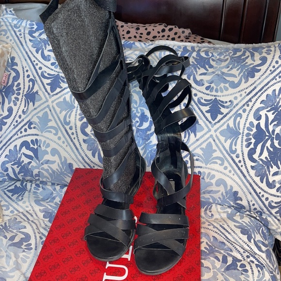 Black Guess Gladiator Sandals ✨💕 - Picture 2 of 4